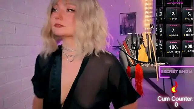 Sandralawrence online show from June 20, 9:51 pm
