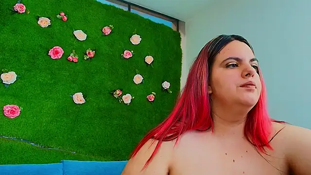 Huge Titties  online show from July 31, 7:59 pm