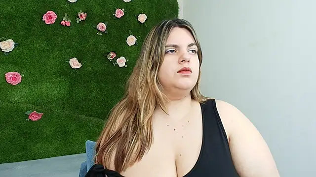 Huge Titties  online show from May 2, 12:19 pm