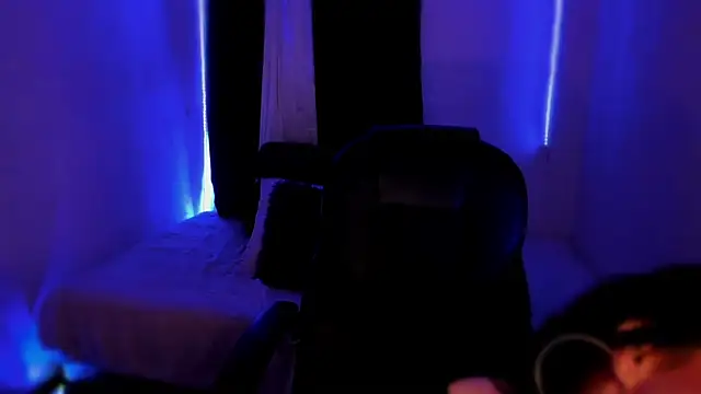 isabelithaa online show from September 11, 4:57 am