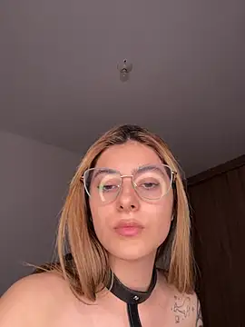 annieesweett online show from February 1, 12:09 am