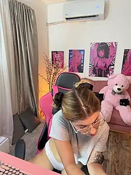 annieesweett online show from June 25, 10:55 pm
