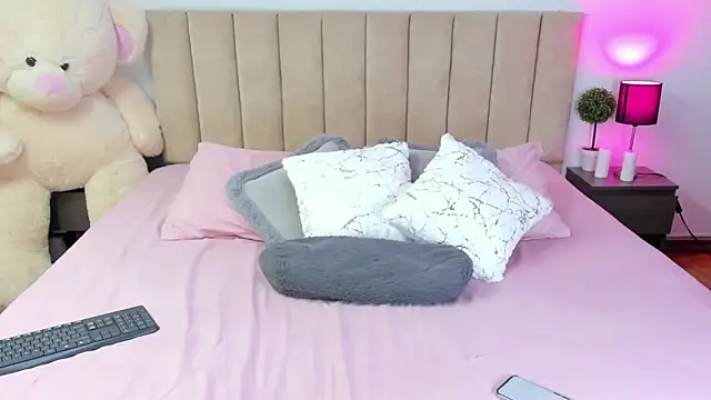 HannaRousse  online show from November 4, 8:14 pm