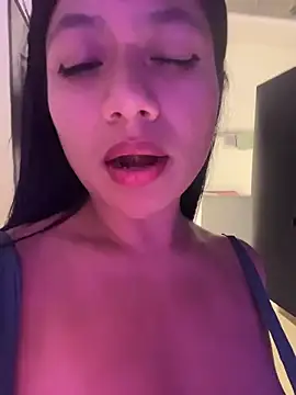 Im Little online show from December 22, 3:31 am