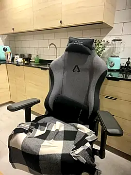 PamAnna online show from September 8, 8:52 pm