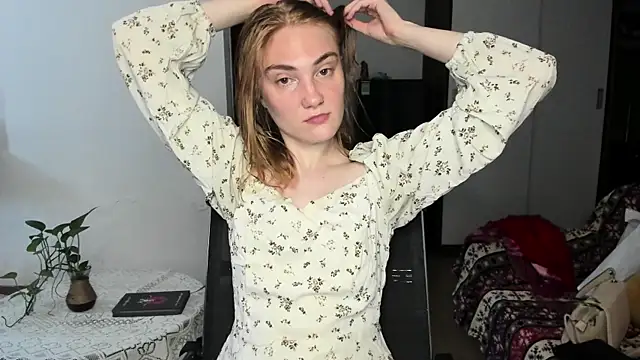 ReddHotPipper online show from June 27, 4:02 am