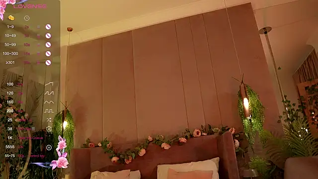 Smiley Mia online show from October 15, 5:21 am