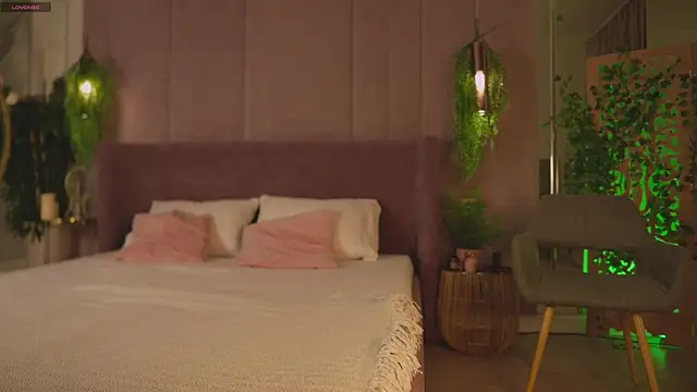 Smiley Mia online show from November 29, 5:11 am