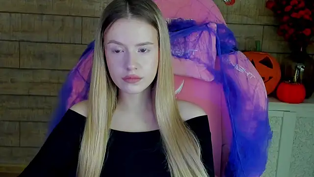 MilanaBalmain online show from November 3, 4:27 am