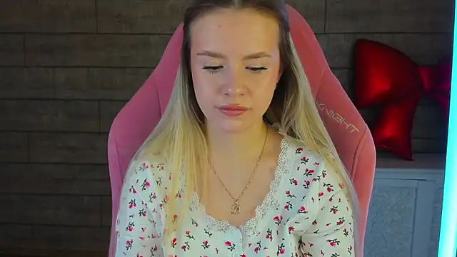 MilanaBalmain online show from February 21, 6:36 am