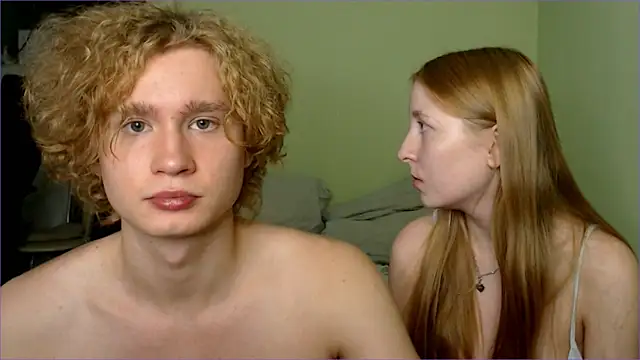 Snapshot of AliceStoneJhonyStone chatting on October 8, 6:45 pm AliceStoneJhonyStone online show from October 8, 6:45 pm