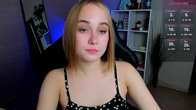 LianaBright online show from October 12, 2:03 am