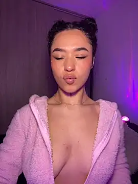 Crystal Dluna online show from November 13, 5:45 pm