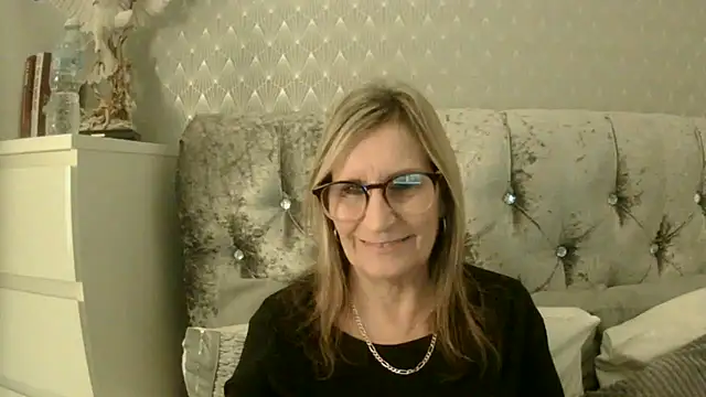Snapshot of Additive_Mature_Linda chatting on October 23, 6:14 pm Additive Mature Linda online show from October 23, 6:14 pm