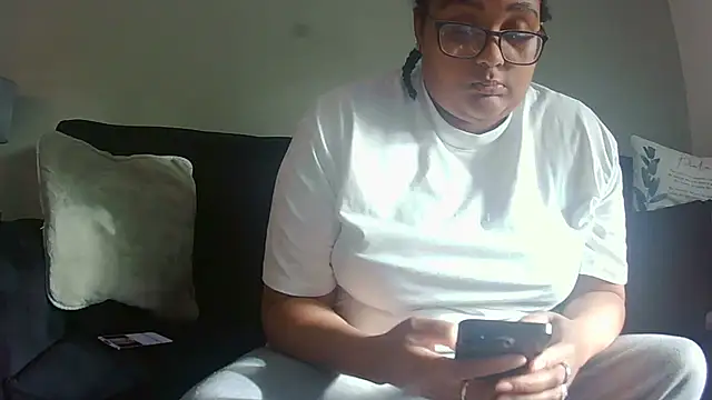 Snapshot of vanilla_chocolate23 chatting on October 9, 2:32 pm vanilla chocolate23 online show from October 9, 2:32 pm