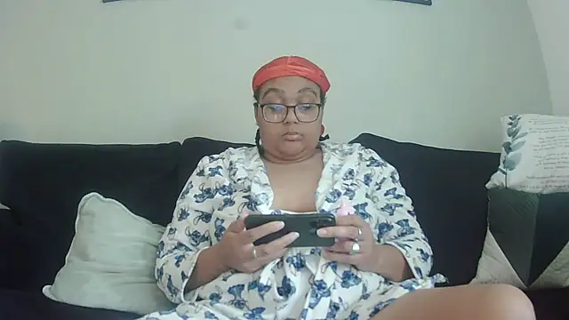 Snapshot of vanilla_chocolate23 chatting on October 2, 11:37 am vanilla chocolate23 online show from October 2, 11:37 am