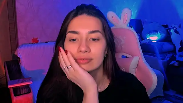 Swee Alicee online show from May 6, 10:14 pm