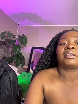 zoe 23  online show from June 18, 10:31 am