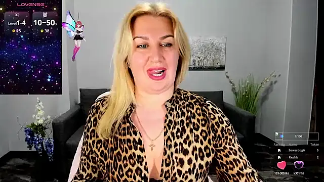 Lili Crossi online show from December 5, 1:34 pm