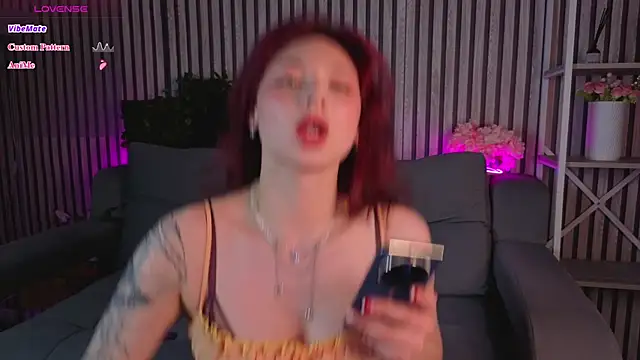 Miss you kiss online show from May 1, 9:01 am