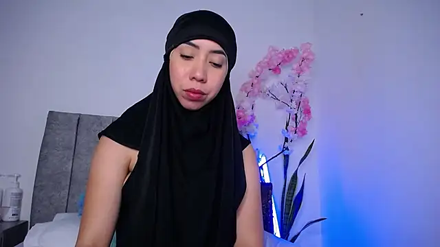 Sweet hot mia online show from June 10, 1:54 pm