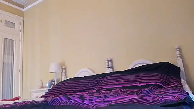 nycole new online show from February 14, 9:06 pm