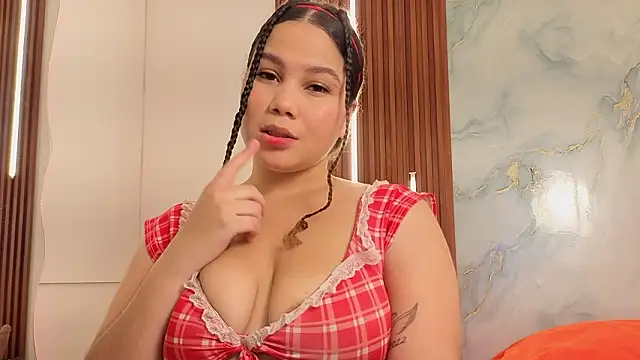 zoee lovv online show from March 17, 3:10 am