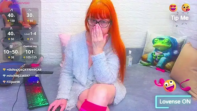 RedHousewife online show from December 15, 8:36 pm