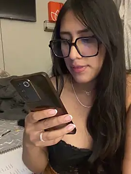 Snapshot of AleFantasy0001 chatting on October 17, 4:27 am AleFantasy0001 online show from October 17, 4:27 am