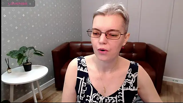 Cutie Erikaa1 online show from November 29, 2:48 am