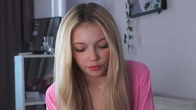 norakisses online show from June 10, 7:40 am