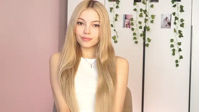 norakisses online show from April 30, 8:08 am