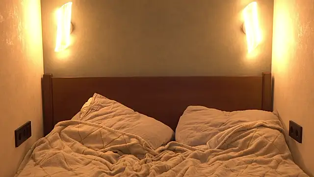 norakisses online show from February 18, 7:29 am