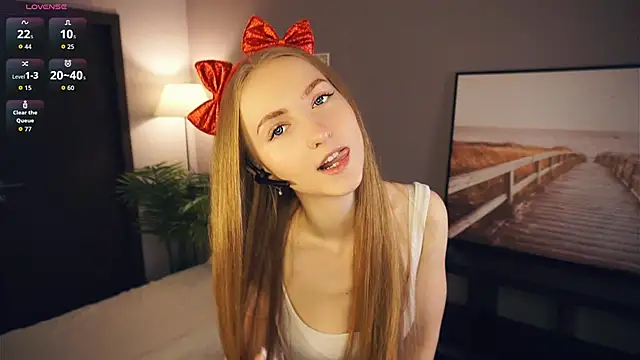 EsmaCarll online show from December 20, 8:24 pm