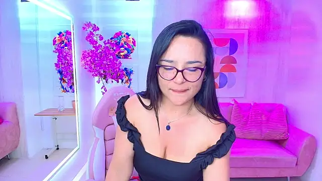 Snapshot of Tiara_rr chatting on October 5, 3:55 am Tiara rr online show from October 5, 3:55 am