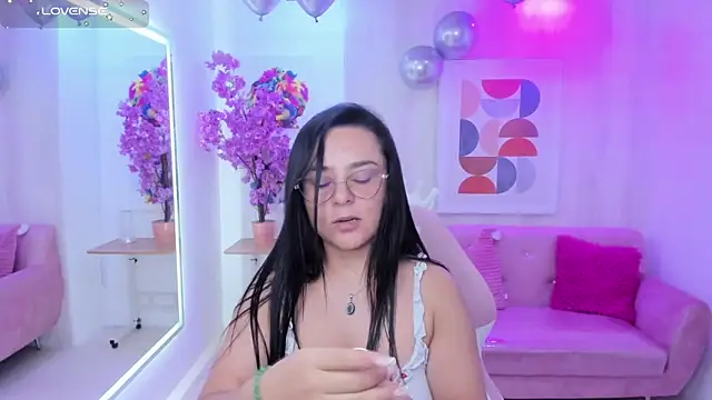 Snapshot of Tiara_rr chatting on September 20, 7:45 pm Tiara rr online show from September 20, 7:45 pm