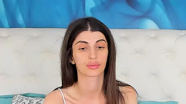 SkinnyDolly online show from July 31, 4:30 pm