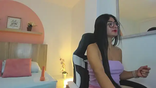 Snapshot of evelin_leroy chatting on September 12, 12:01 pm evelin leroy online show from September 12, 12:01 pm