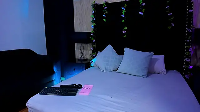 RoxieJackson online show from November 15, 11:55 am