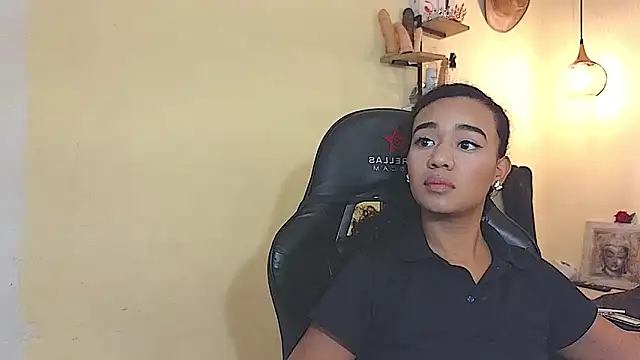 evafoxs online show from November 24, 9:39 pm