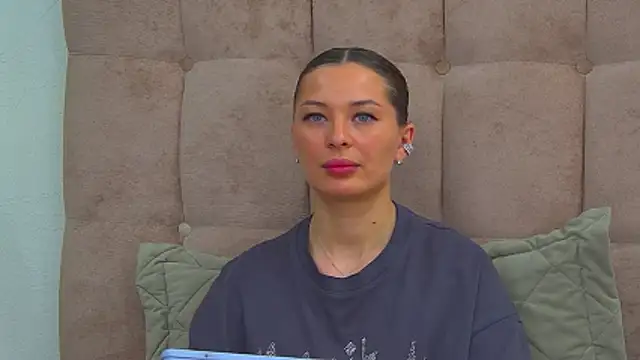 AlexandraBloom online show from March 16, 5:44 am