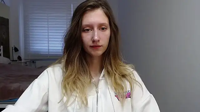 Snapshot of LUNA_delight chatting on October 6, 5:35 am LUNA delight online show from October 6, 5:35 am