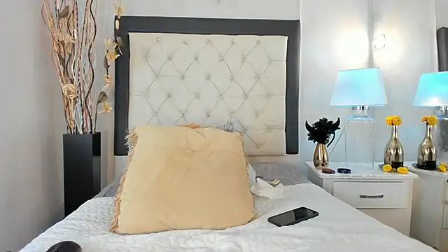 GaleHodge online show from December 17, 4:27 am