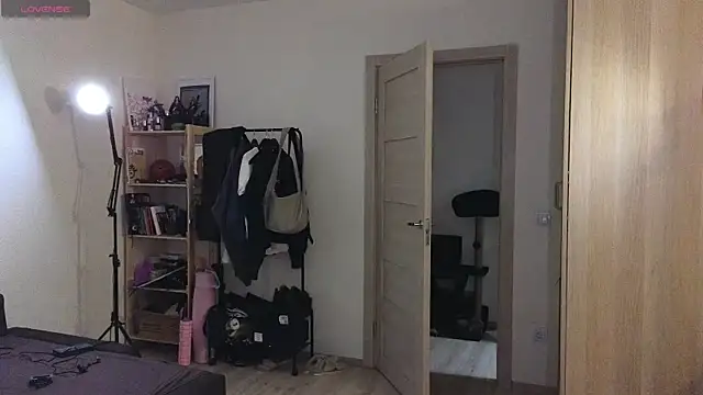 Snapshot of Space_X_Roxy_ chatting on September 25, 6:06 pm Space X Roxy  online show from September 25, 6:06 pm