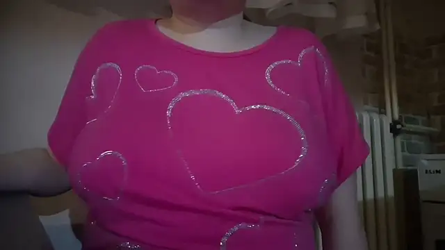 AalinnaK online show from December 3, 6:54 pm