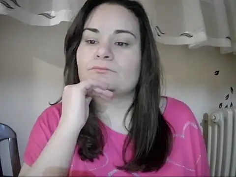 AalinnaK online show from February 4, 3:04 pm