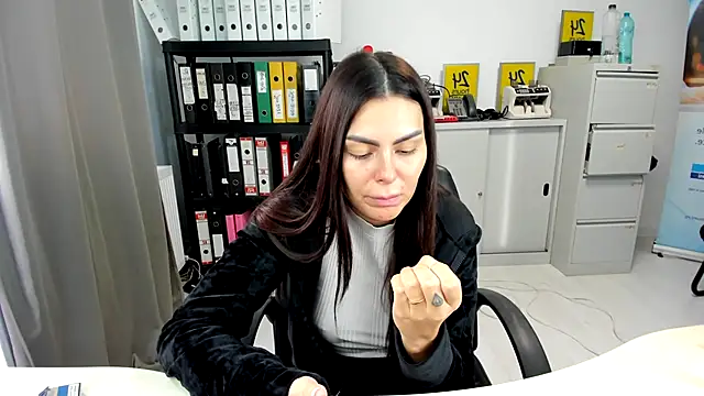 kilenyapatrice online show from October 21, 1:26 pm