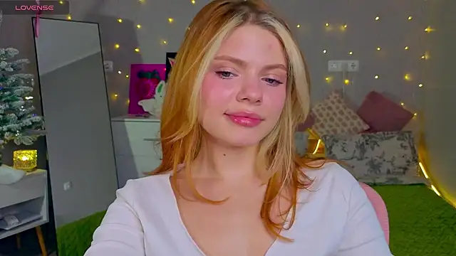 Red  Candy online show from December 15, 2:11 pm