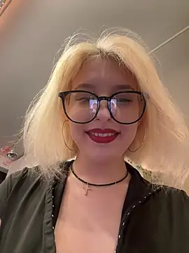 XMelissaX online show from April 29, 9:42 pm