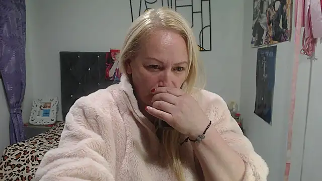 emperabigbootybigass online show from August 3, 12:22 pm